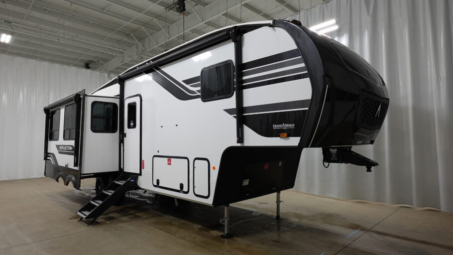 2026 GRAND DESIGN 303RLS
