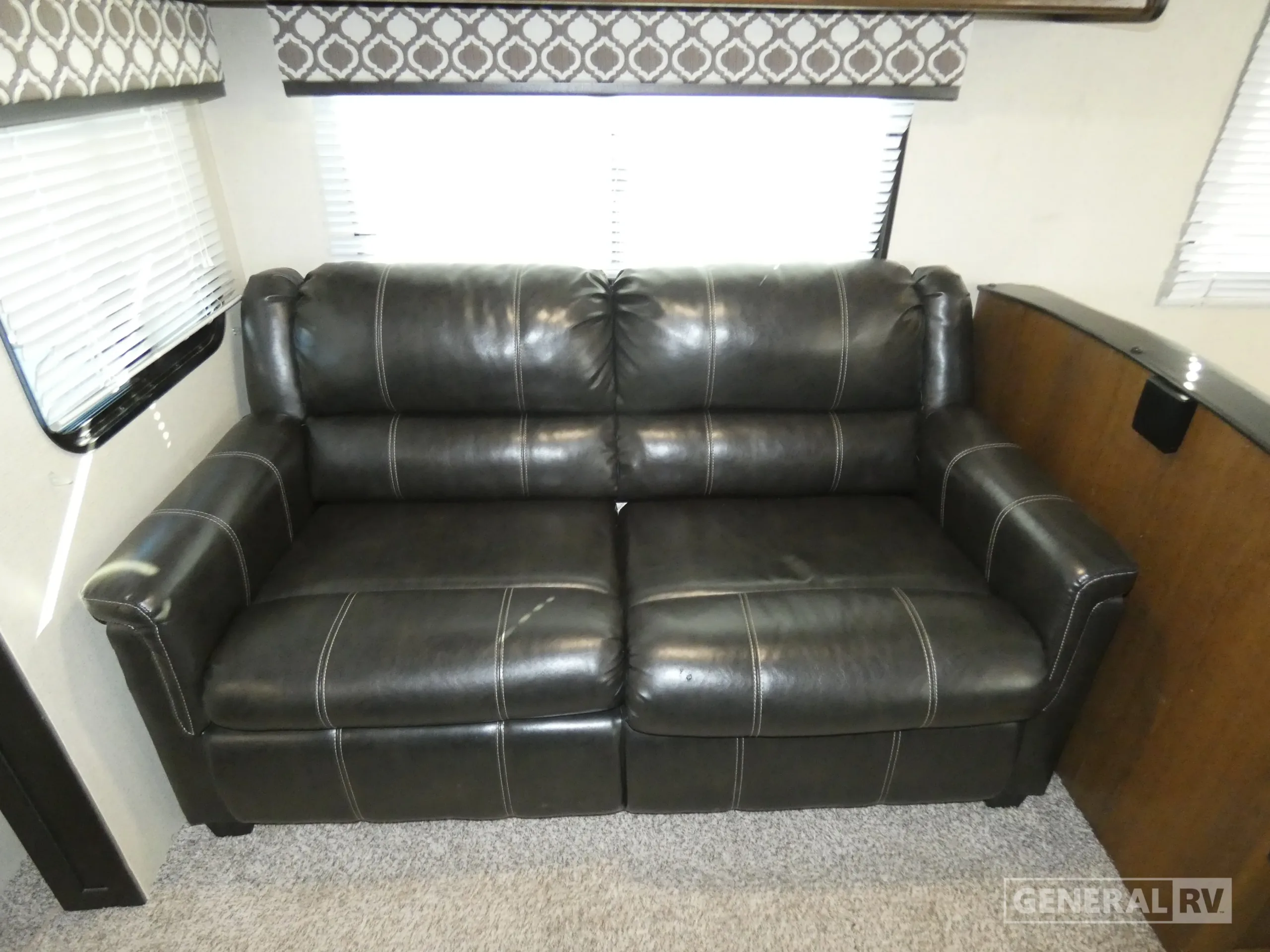 2018 Prime Time Manufacturing Avenger ATI 27DBS for Sale