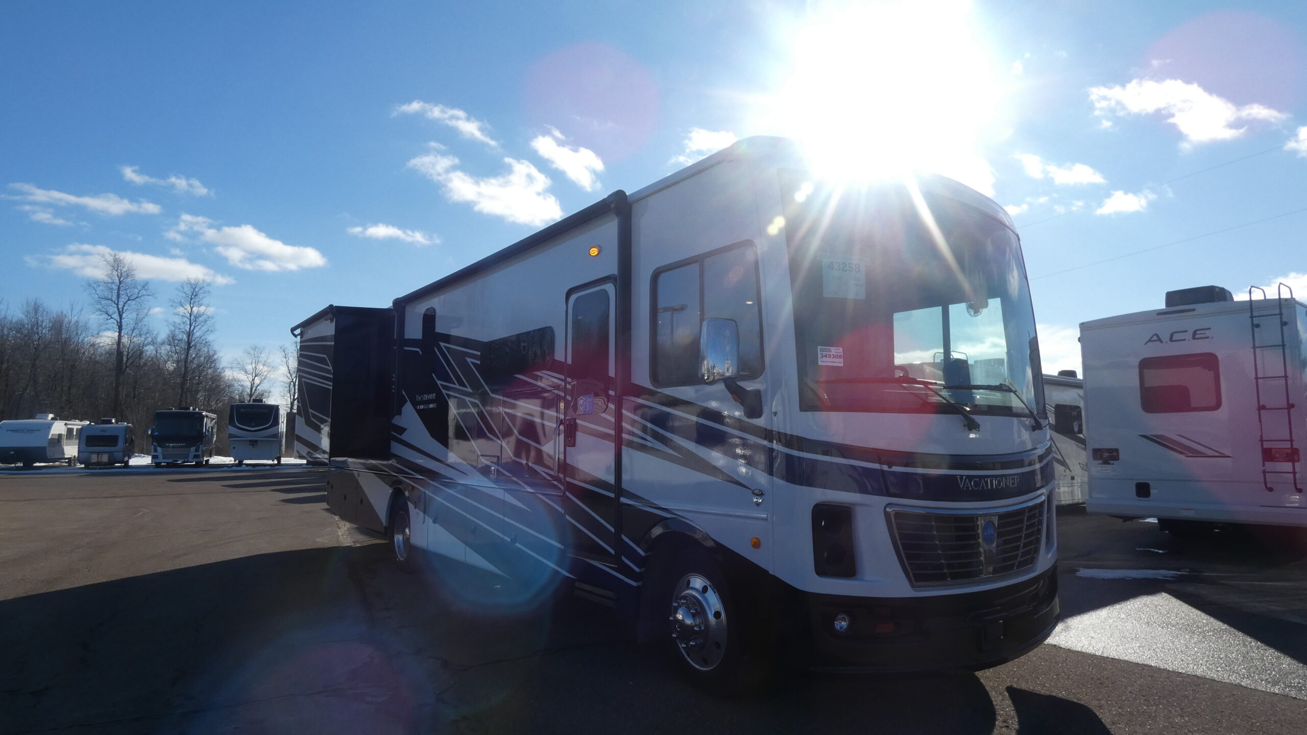 2026 Holiday Rambler Vacationer 35K for Sale in Birch Run, MI