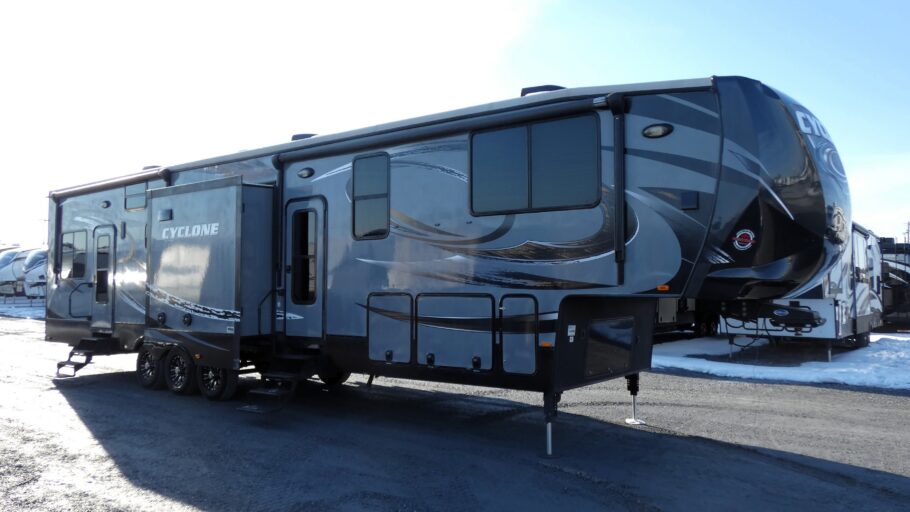 2016 HEARTLAND 4100 King