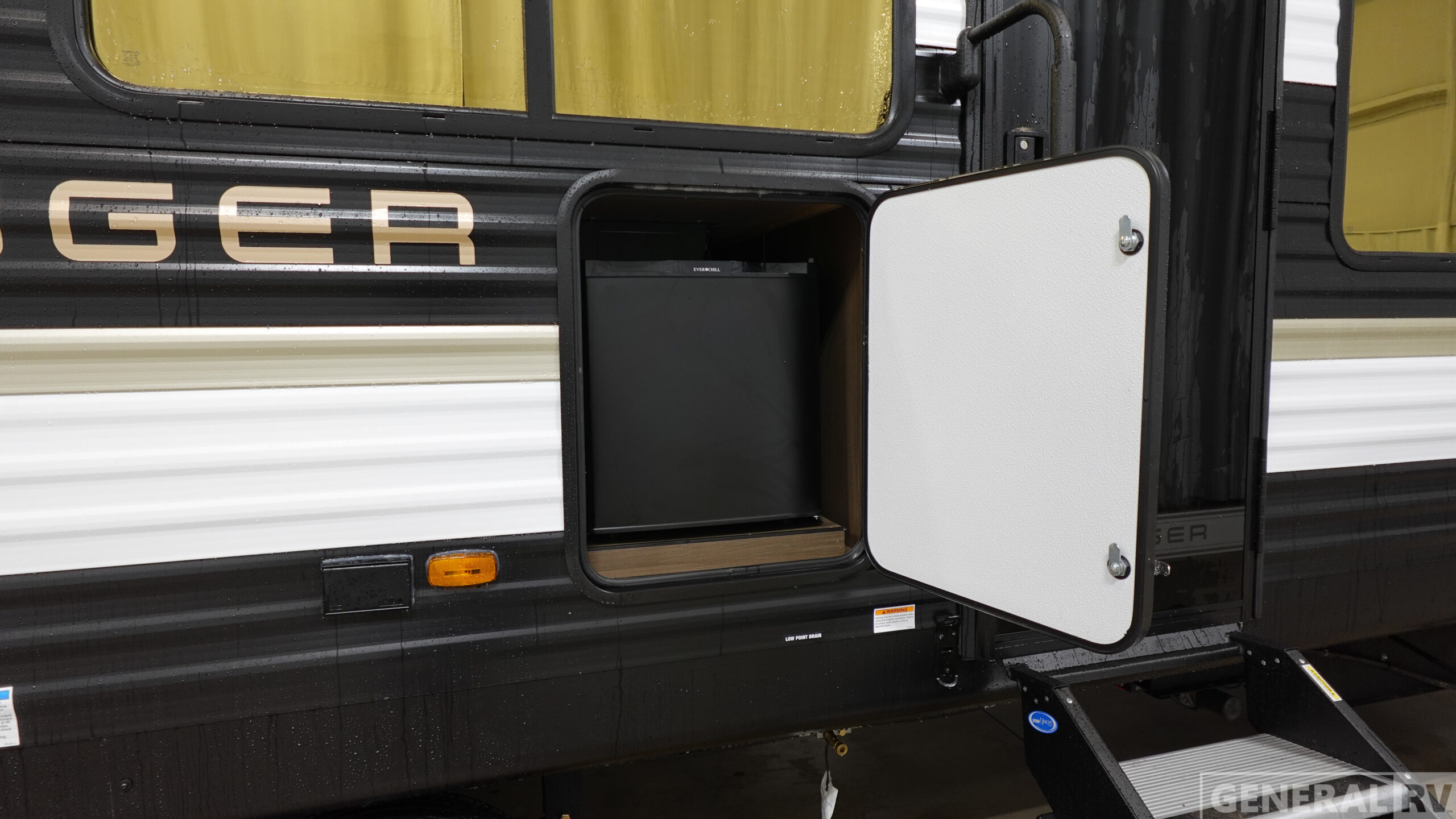 2026 Prime Time Manufacturing Avenger 25RBS for Sale