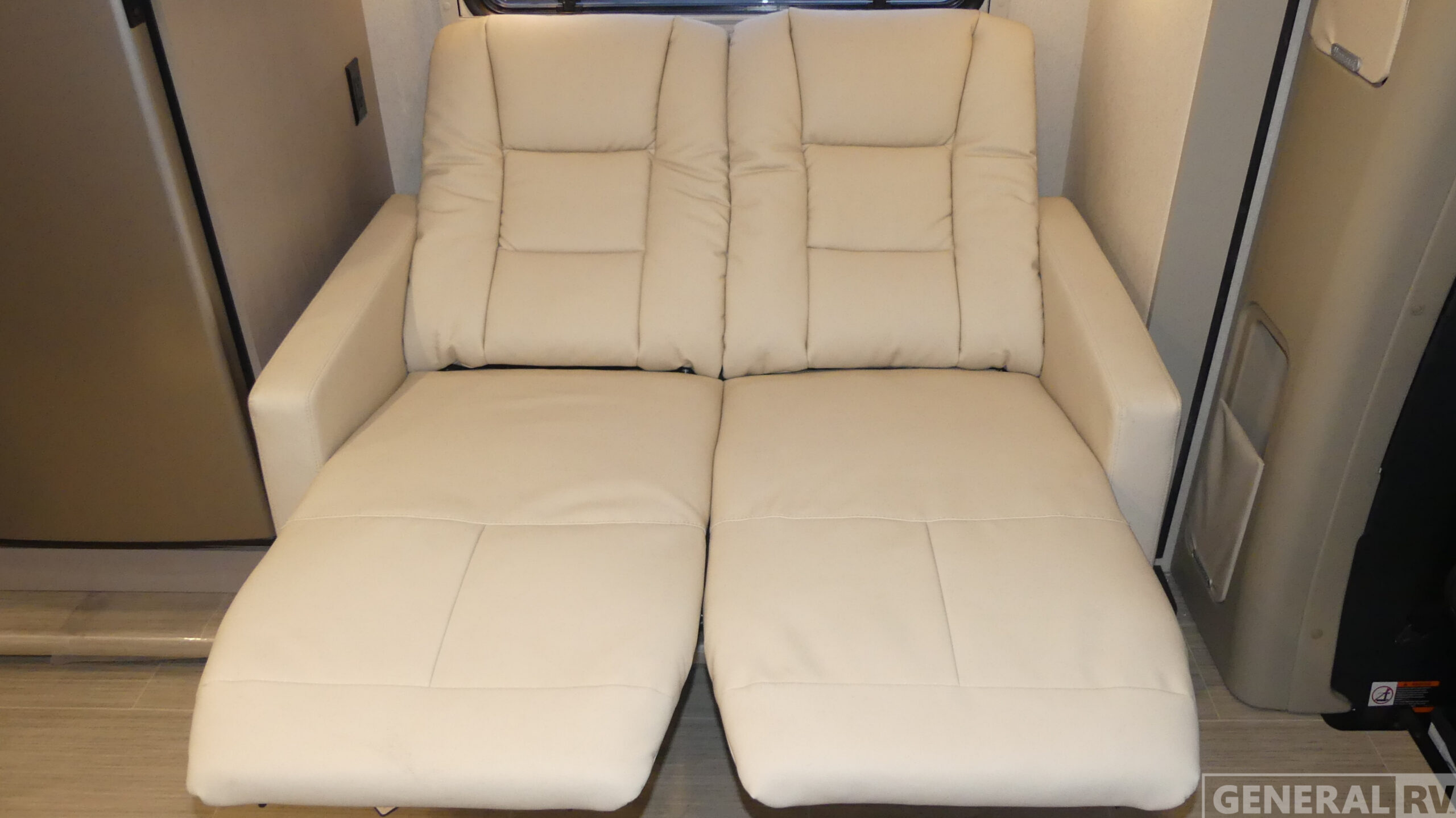 2026 Navion 24R/24R/2026 image-15
