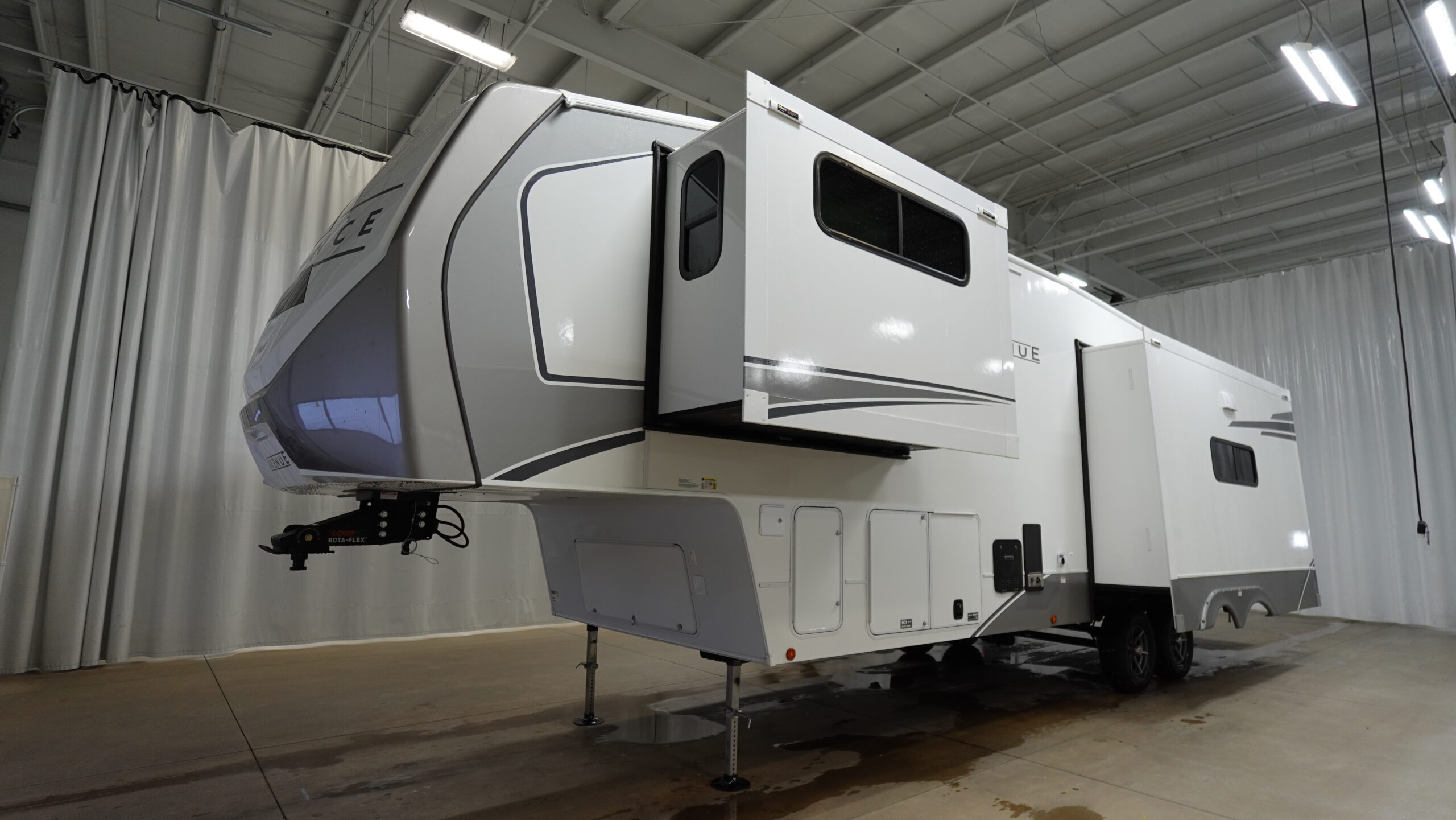 2026 Alliance RV Avenue 32RLS for Sale