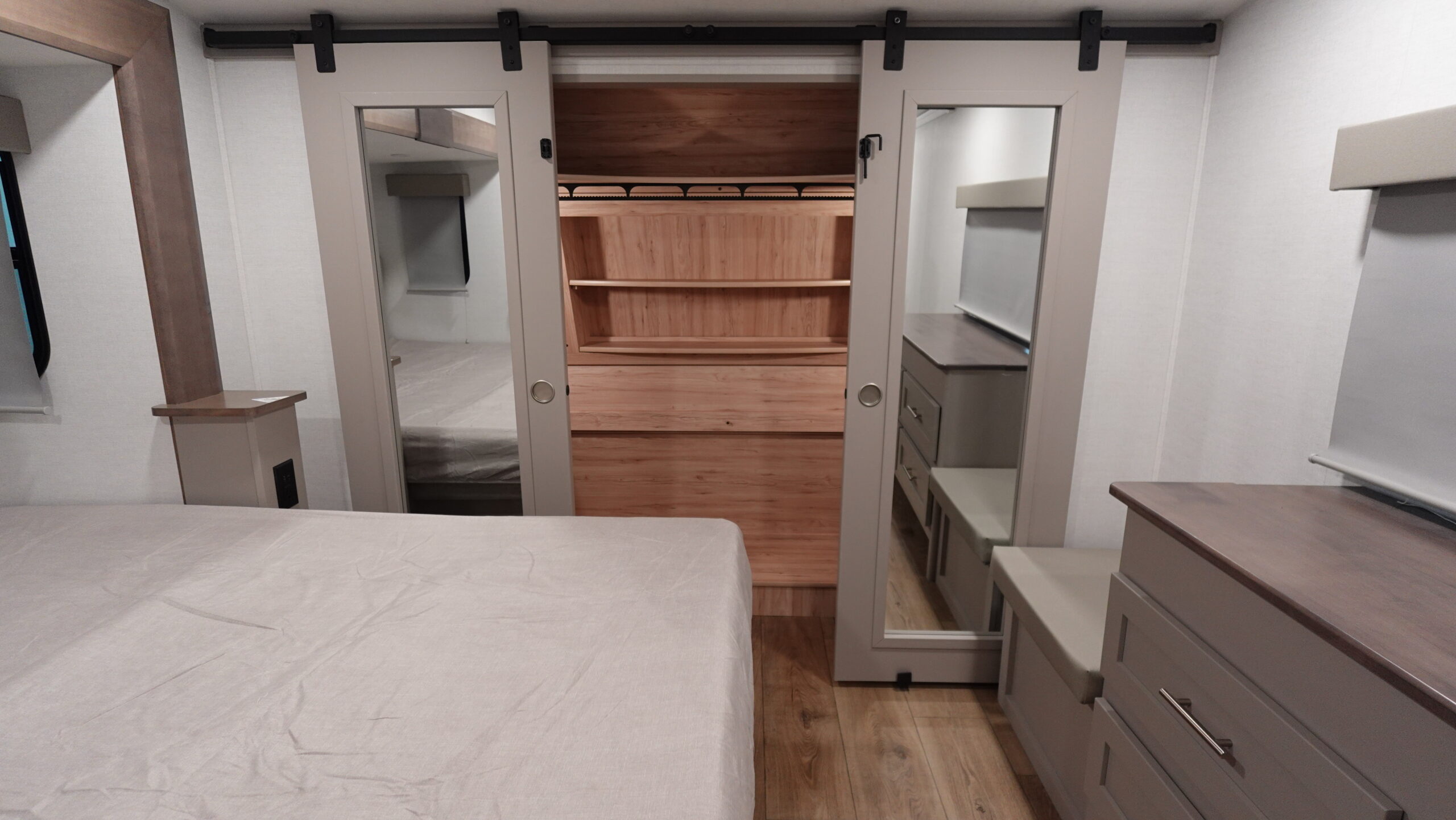 2026 Alliance RV Avenue 32RLS for Sale