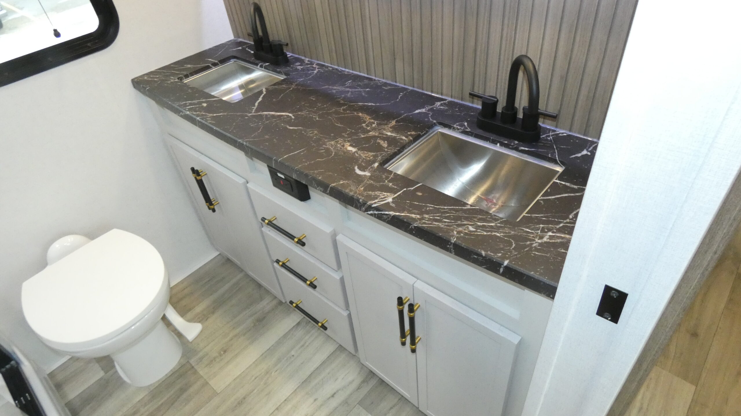 2025 Dutchmen Astoria Fifth Wheel Platinum 3603LFP for Sale