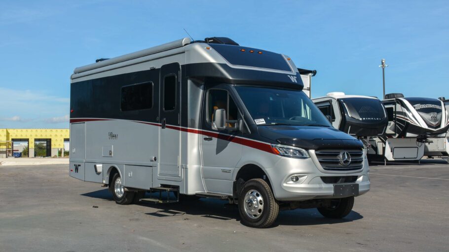 2025 WINNEBAGO 24T-1S