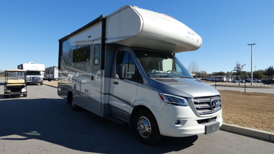 2025 WINNEBAGO 24P
