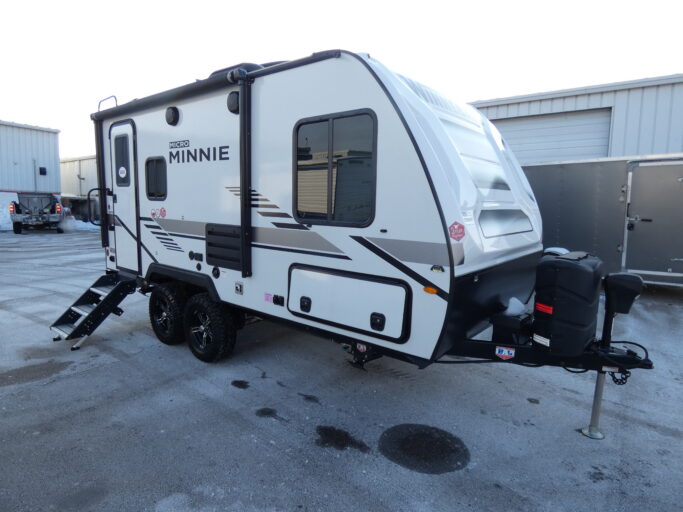 2022 WINNEBAGO 1808FBS