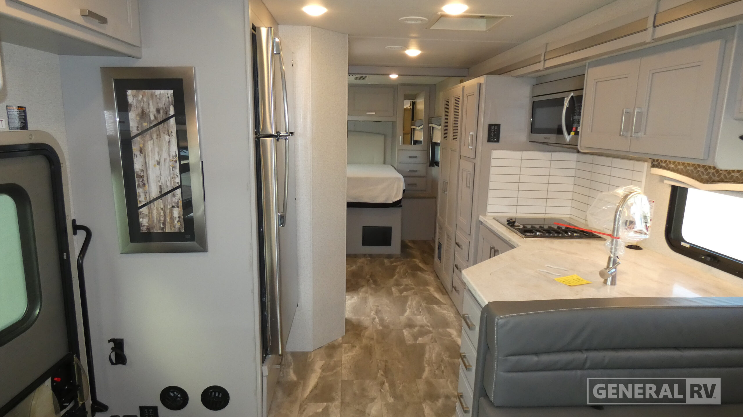 2024 Thor Motor Coach Omni LV35 for Sale