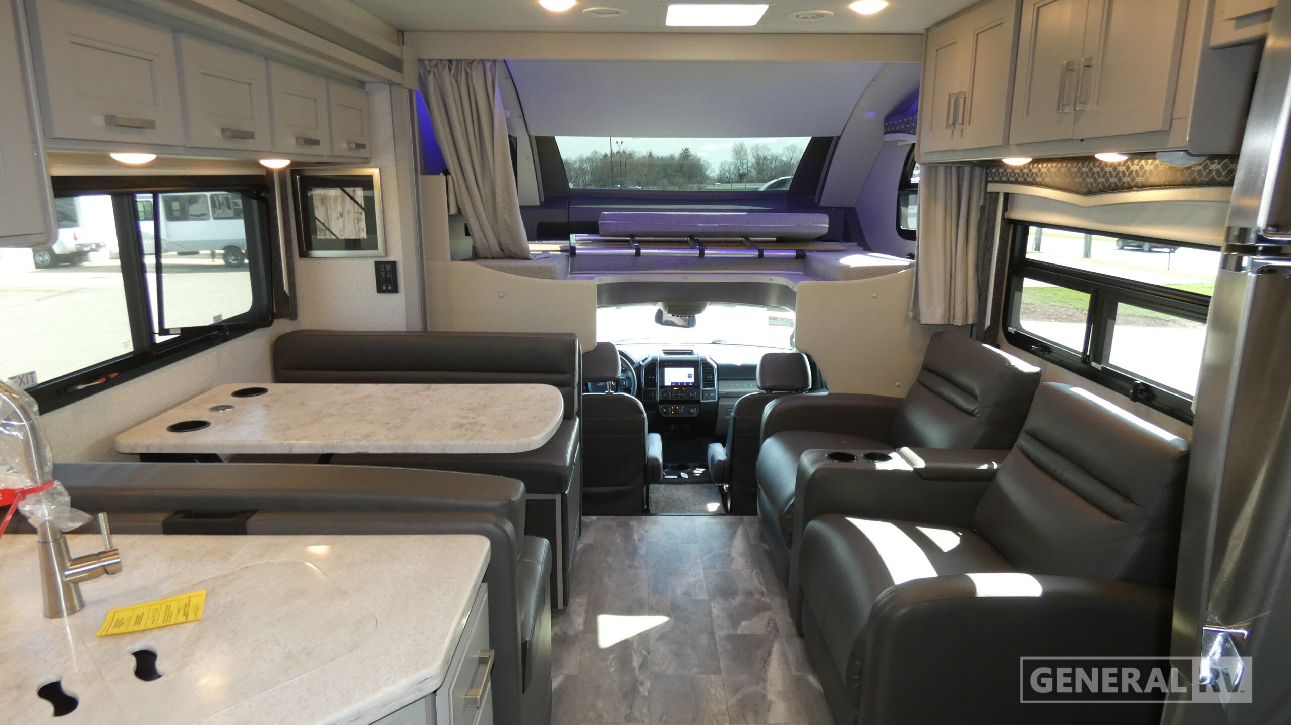 2024 Thor Motor Coach Omni LV35 for Sale