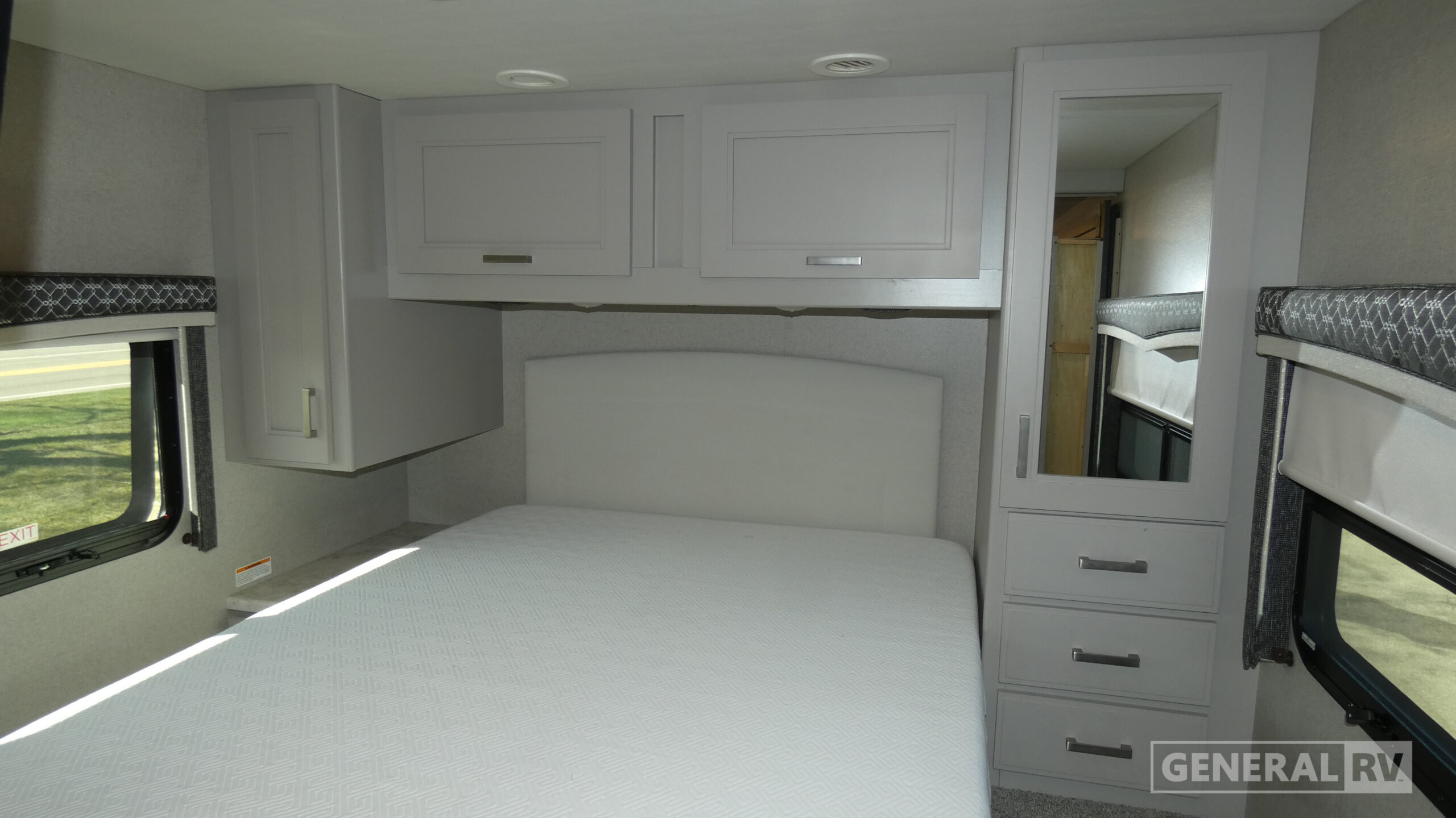 2024 Thor Motor Coach Omni LV35 for Sale