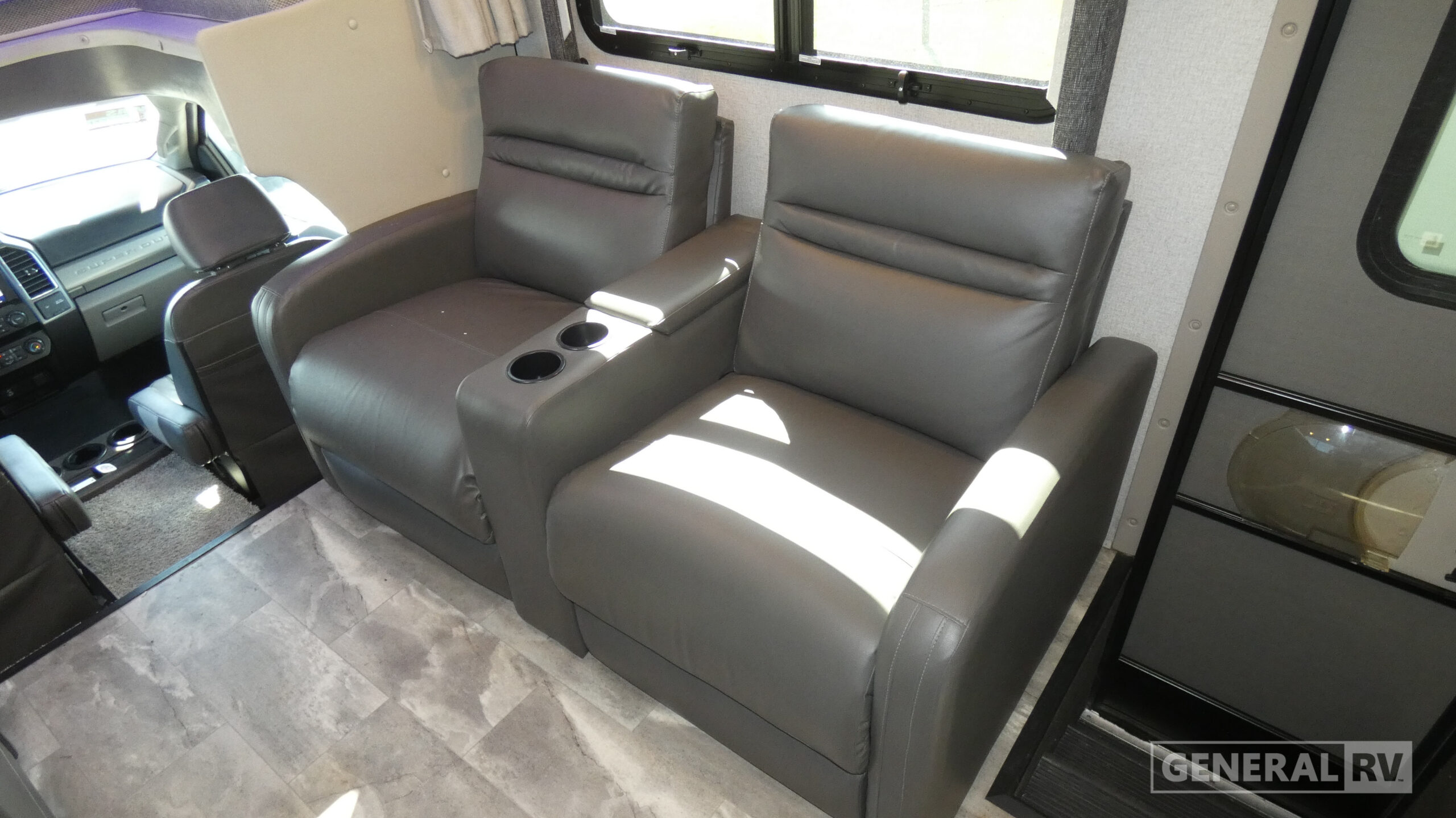2024 Thor Motor Coach Omni LV35 for Sale