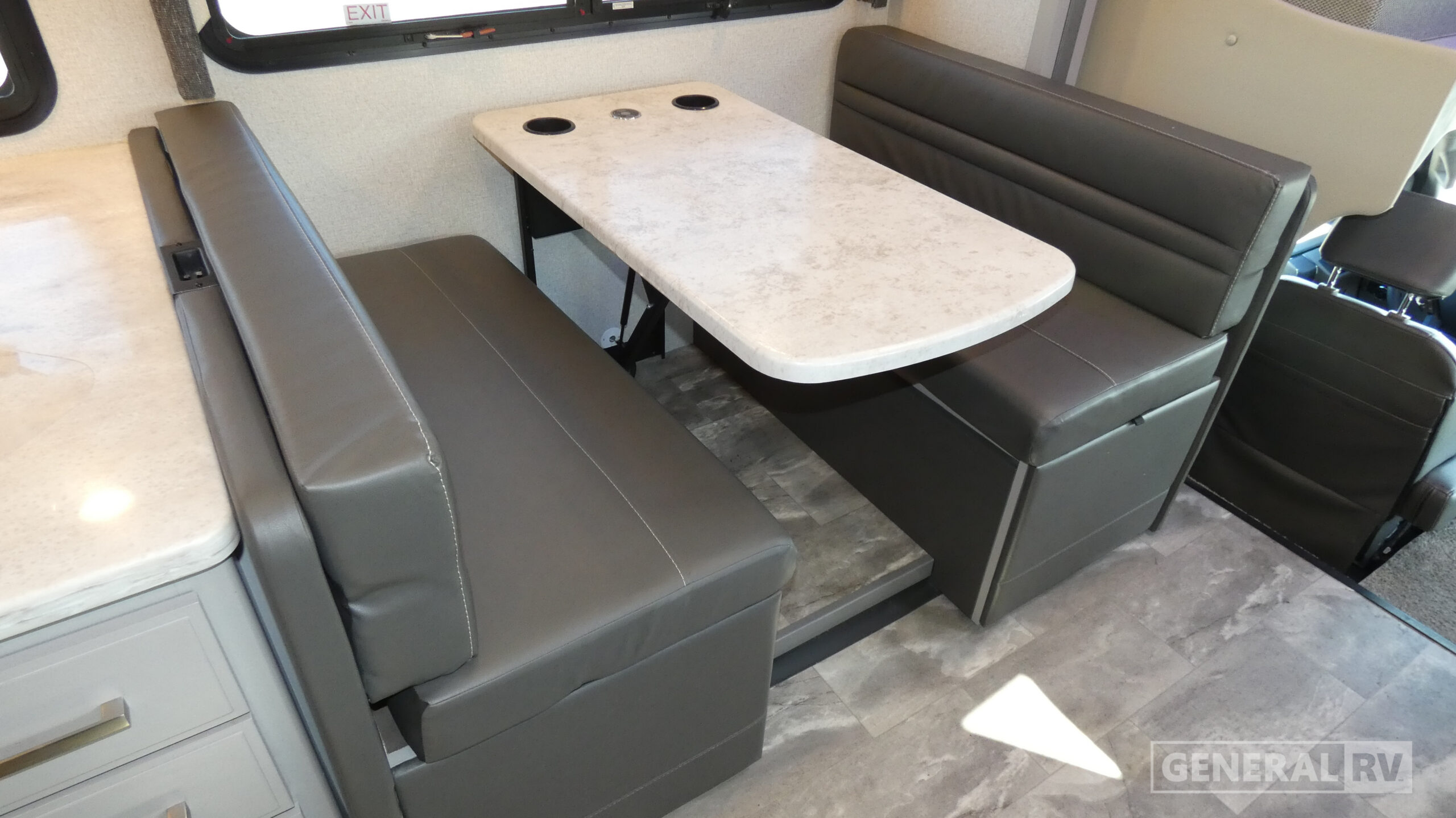 2024 Thor Motor Coach Omni LV35 for Sale