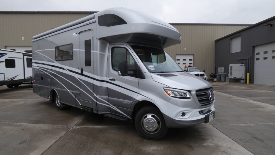 2022 WINNEBAGO 24D