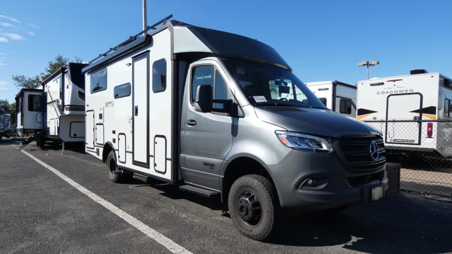 2025 WINNEBAGO 23B