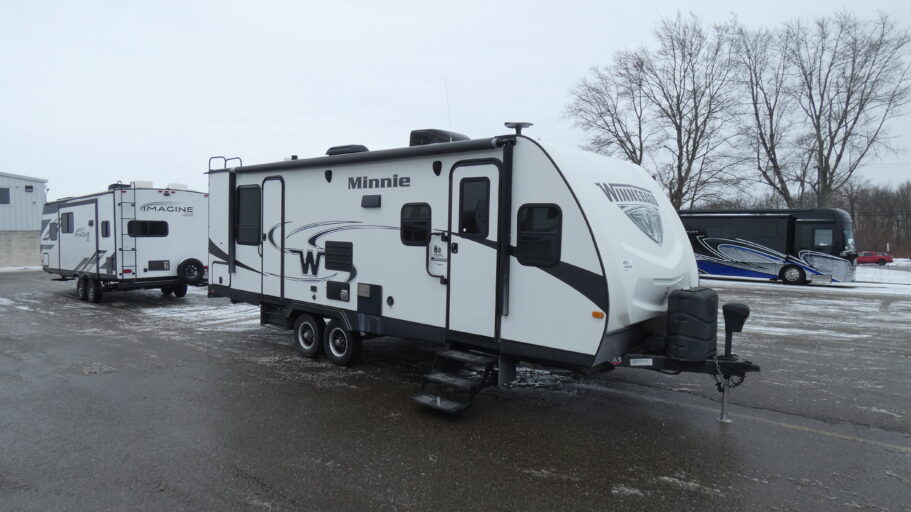 2018 WINNEBAGO 2500FL