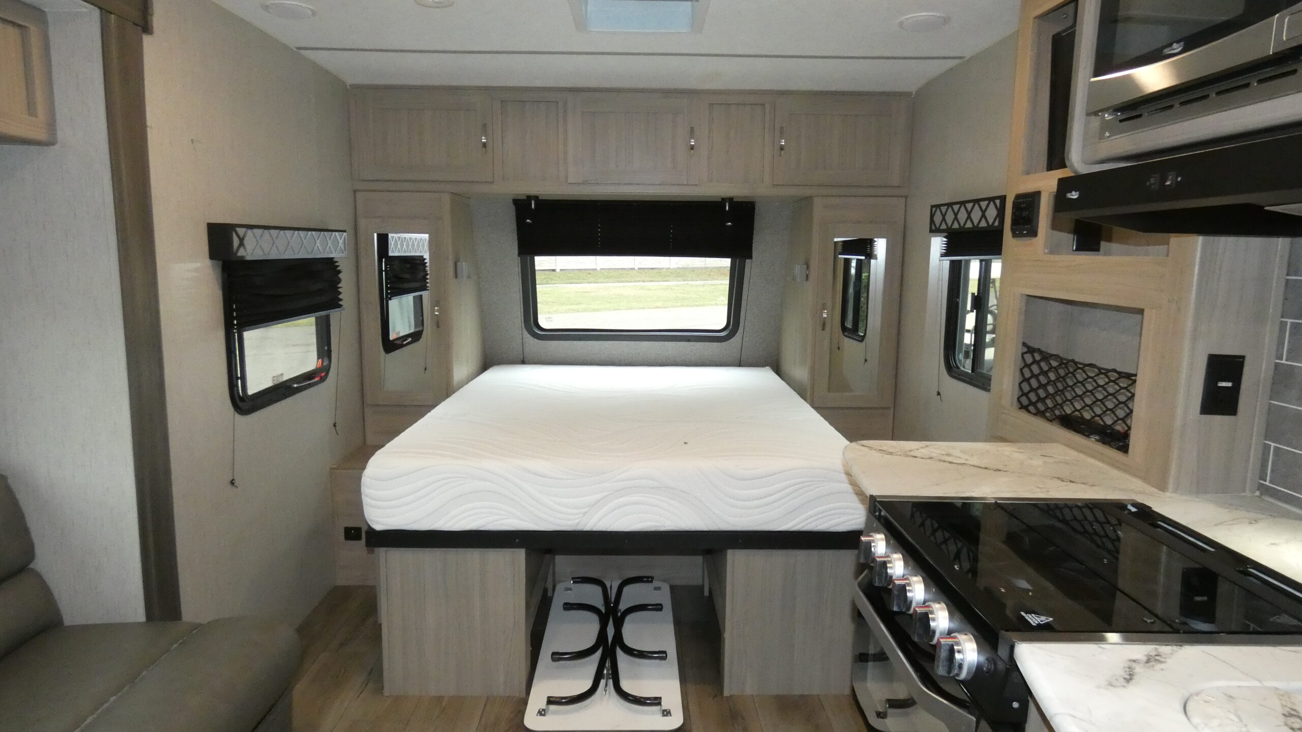 192RBS RVs for Sale at General RV ・ General RV Center