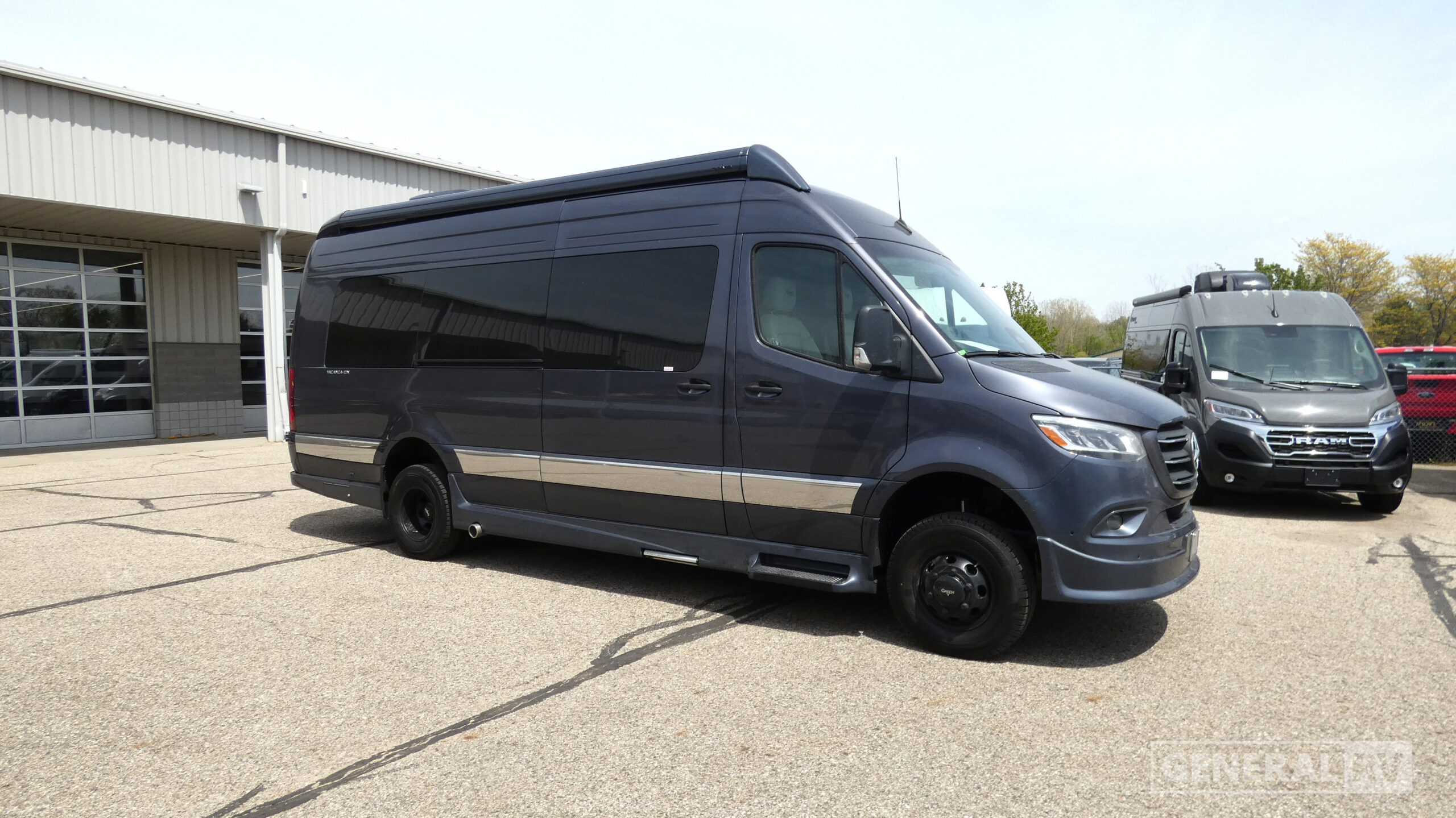 2027 Grech RV Vacanza-ion-24 Tour AWD Tenorite Grey