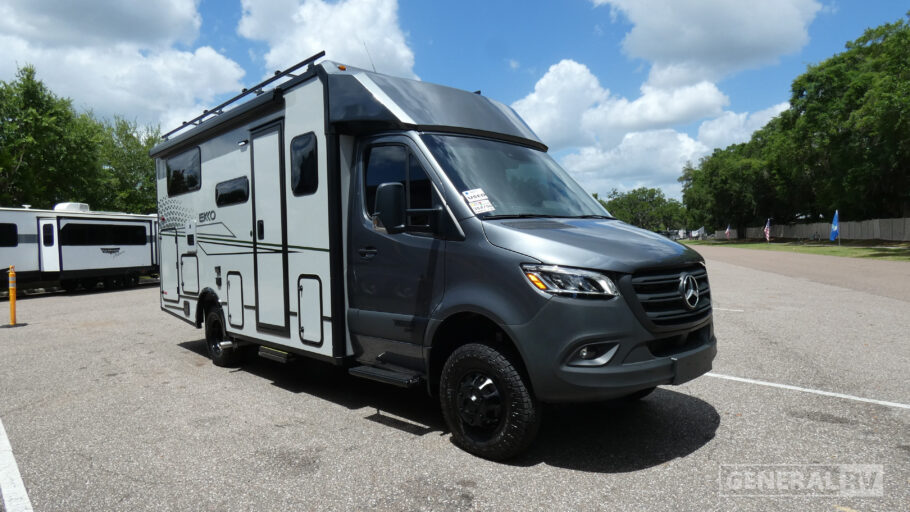 2025 WINNEBAGO 23B