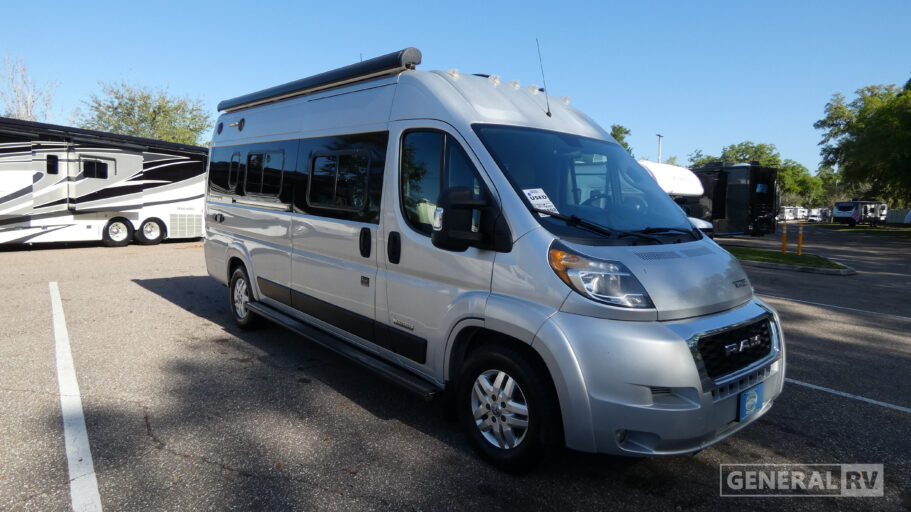 2020 WINNEBAGO 59KL