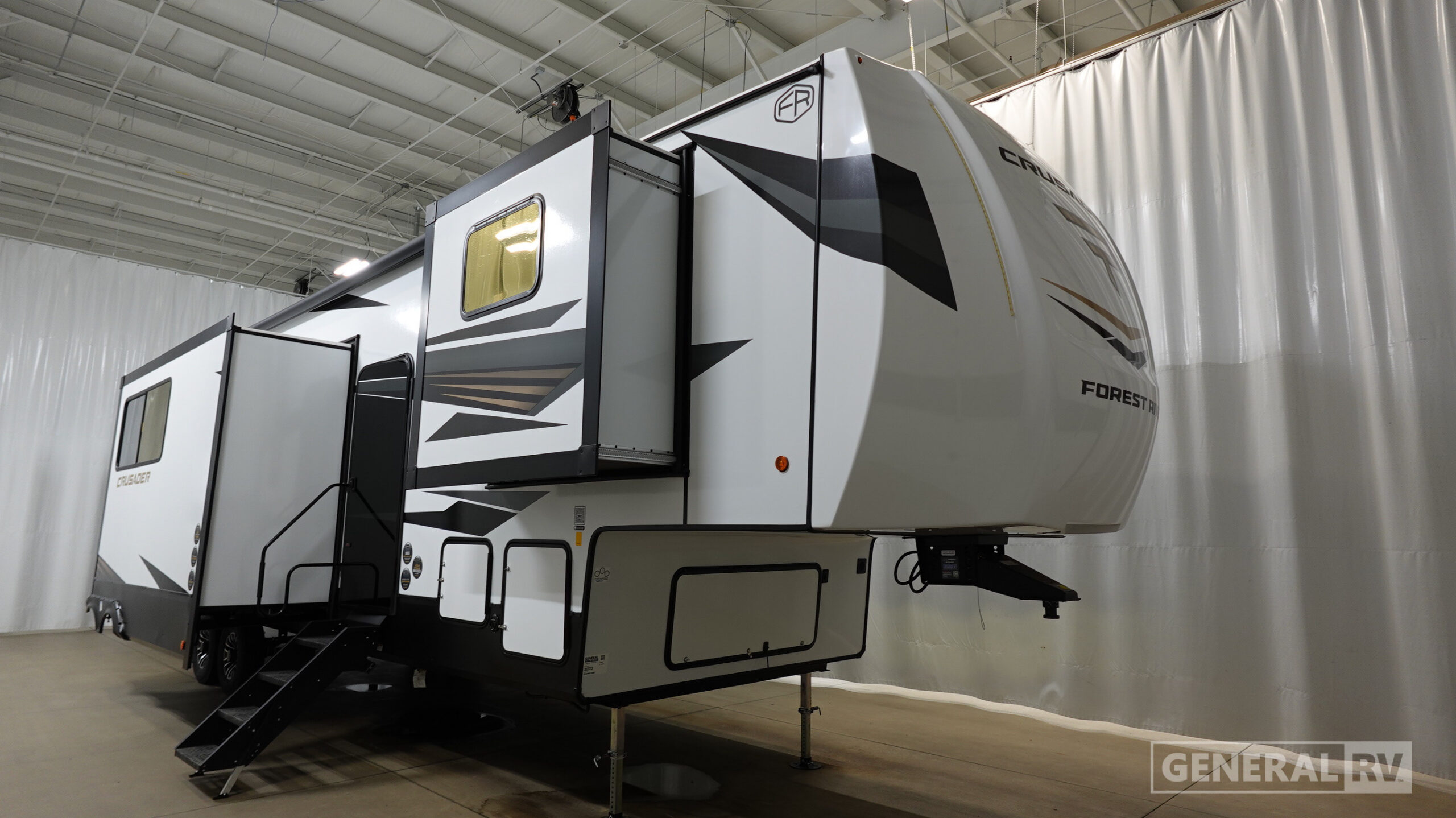 2027 Prime Time Manufacturing Crusader FAM37 for Sale in North Canton, OH