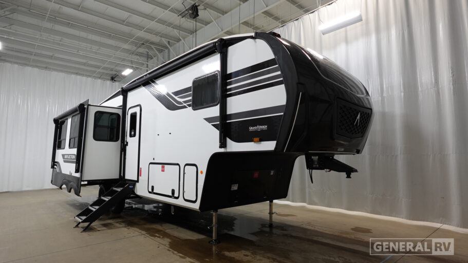 2026 GRAND DESIGN 303RLS