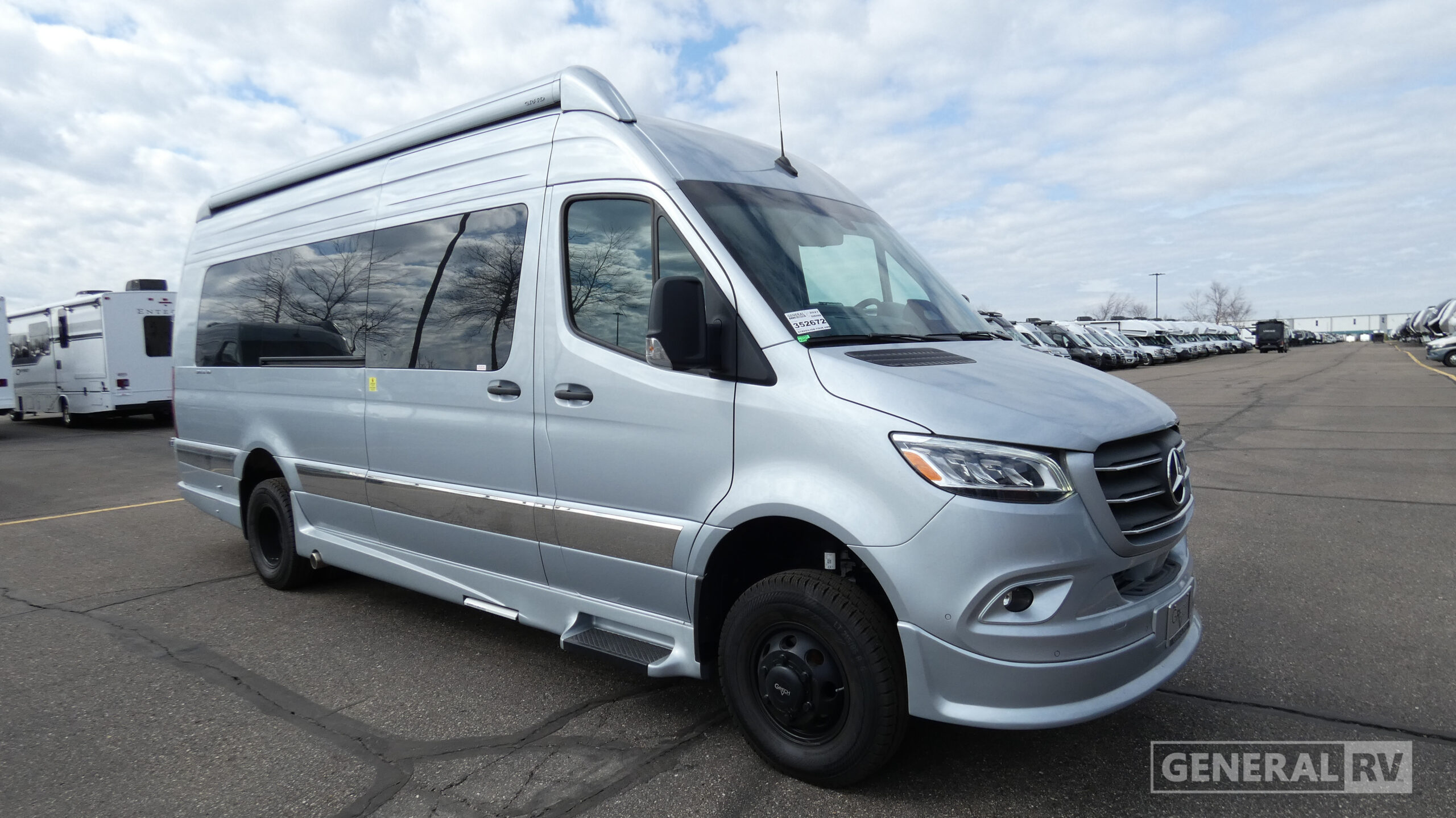 2027 Grech RV Strada-ion Tour AWD High Tech Silver