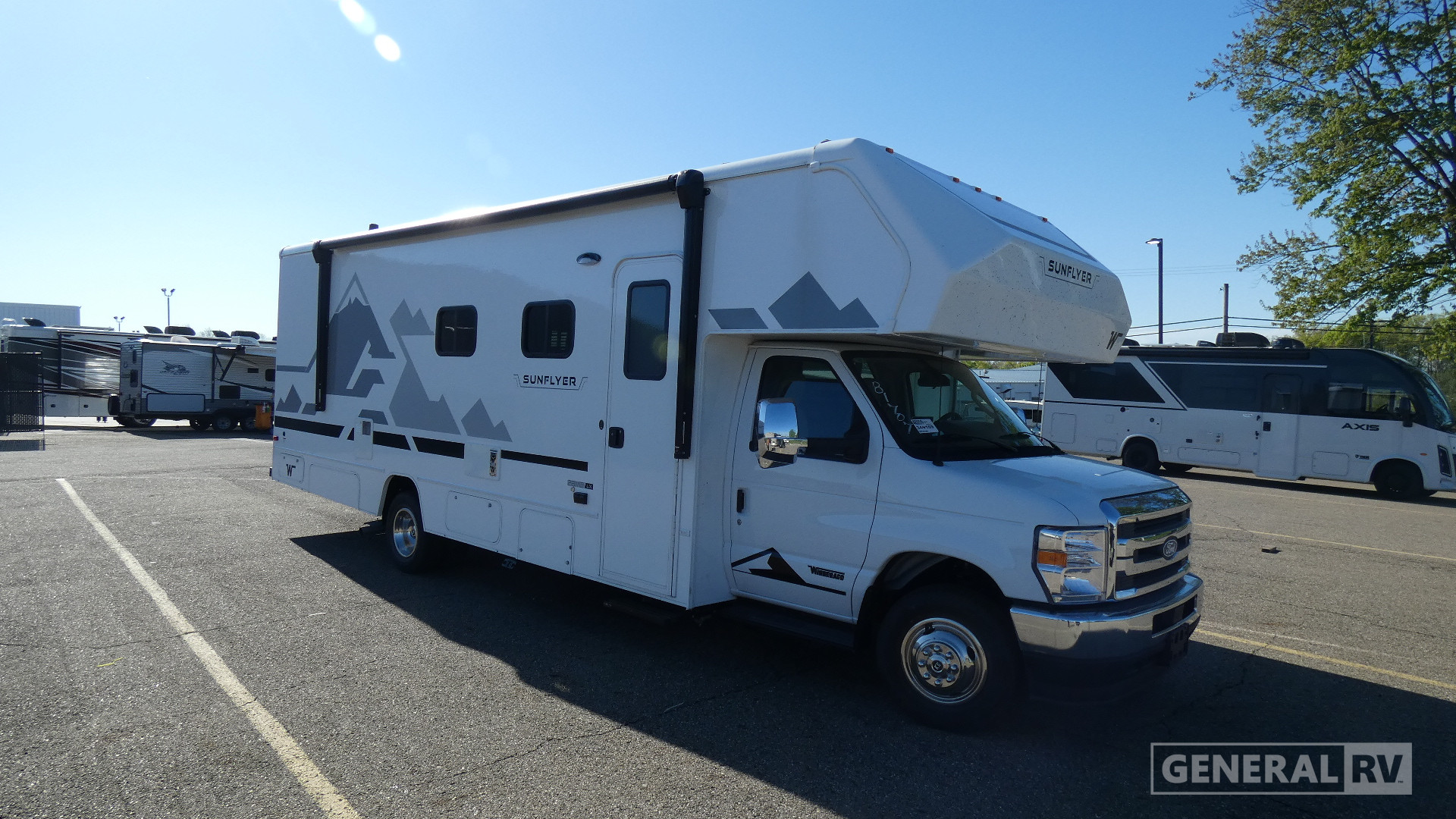 2027 Winnebago Sunflyer 28MB for Sale in North Canton, OH