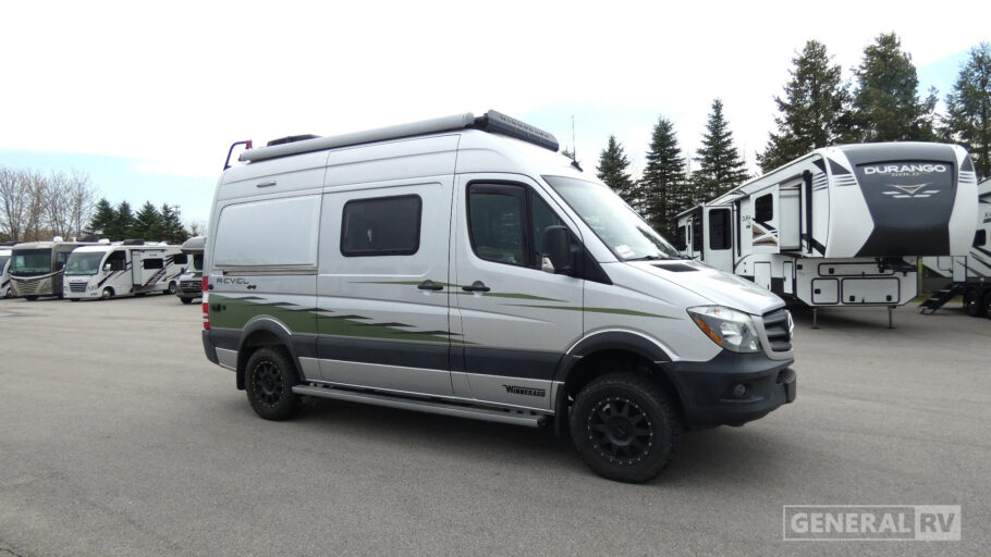 2019 WINNEBAGO 44E