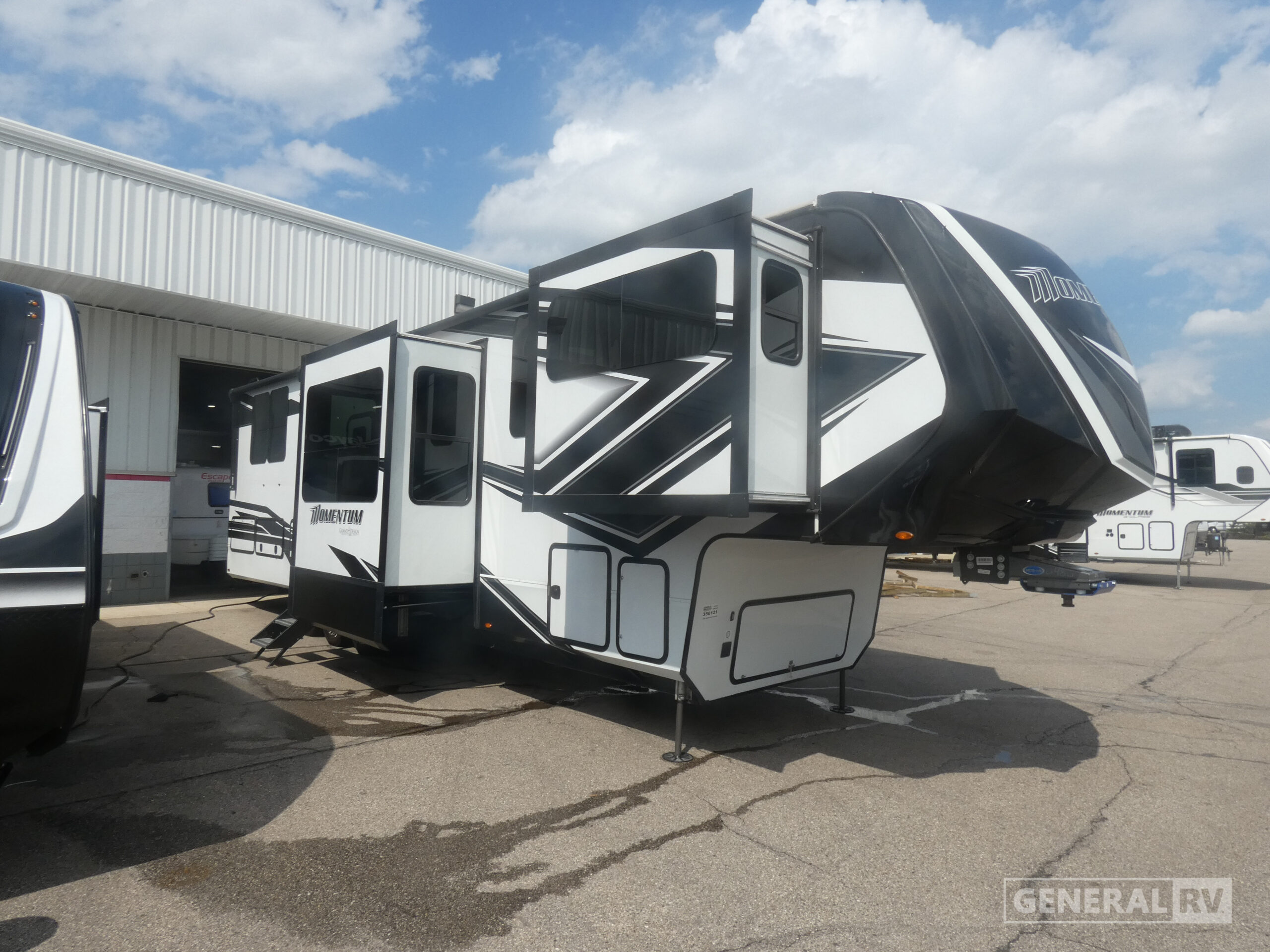 2023 Grand Design Momentum 376THS for Sale in Brownstown Twp, MI