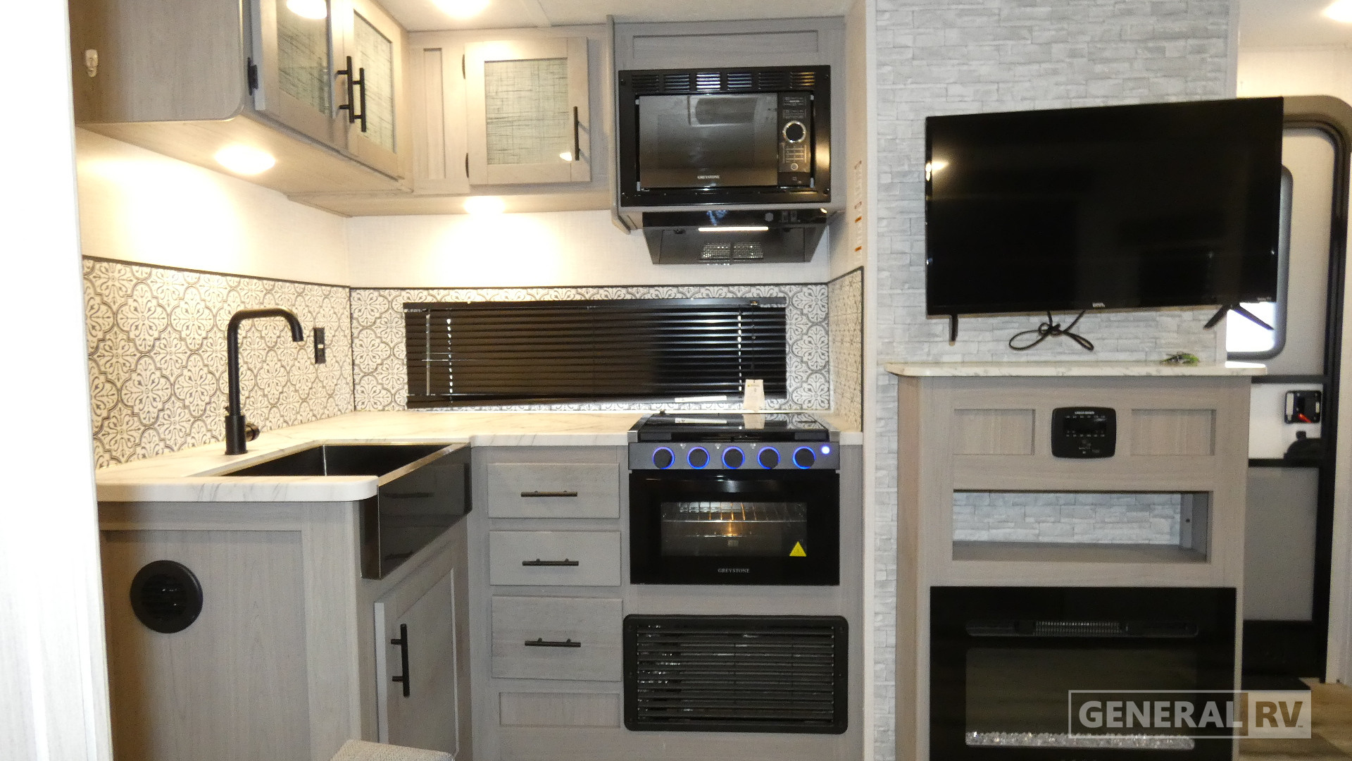 2023 Dutchmen Coleman Light 2455BH for Sale