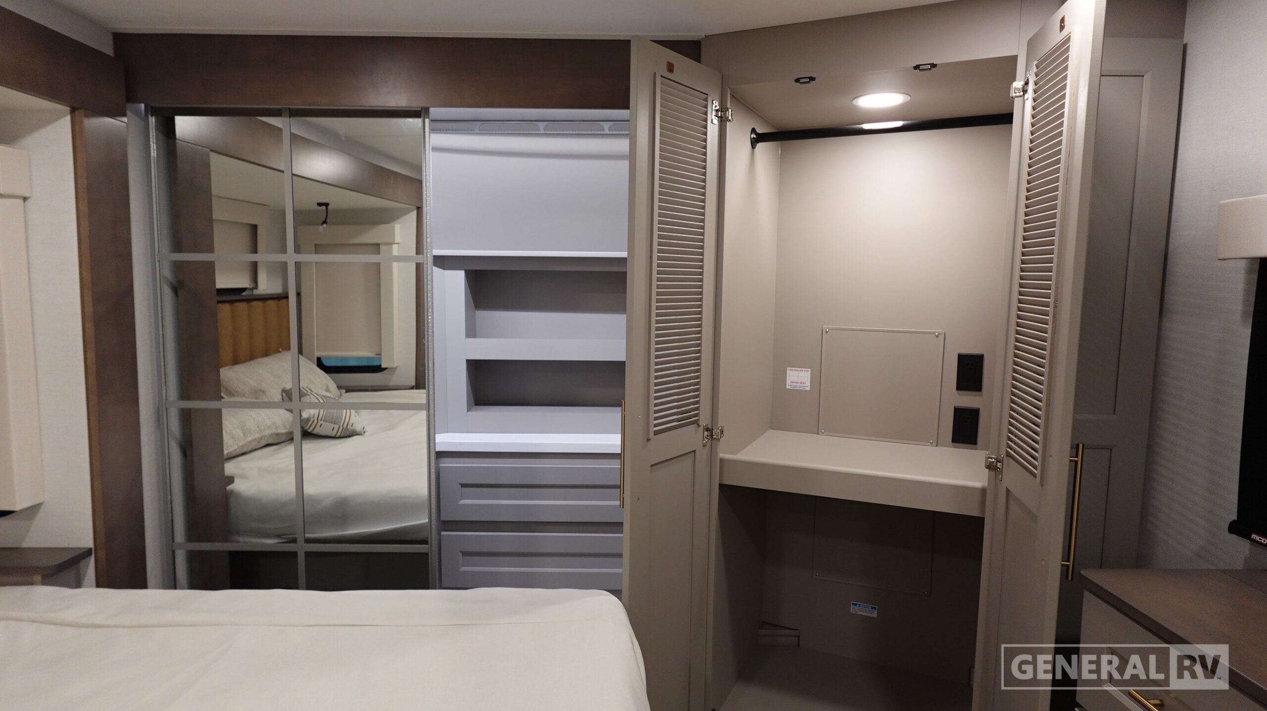 2026 Alliance RV Paradigm 388SP for Sale