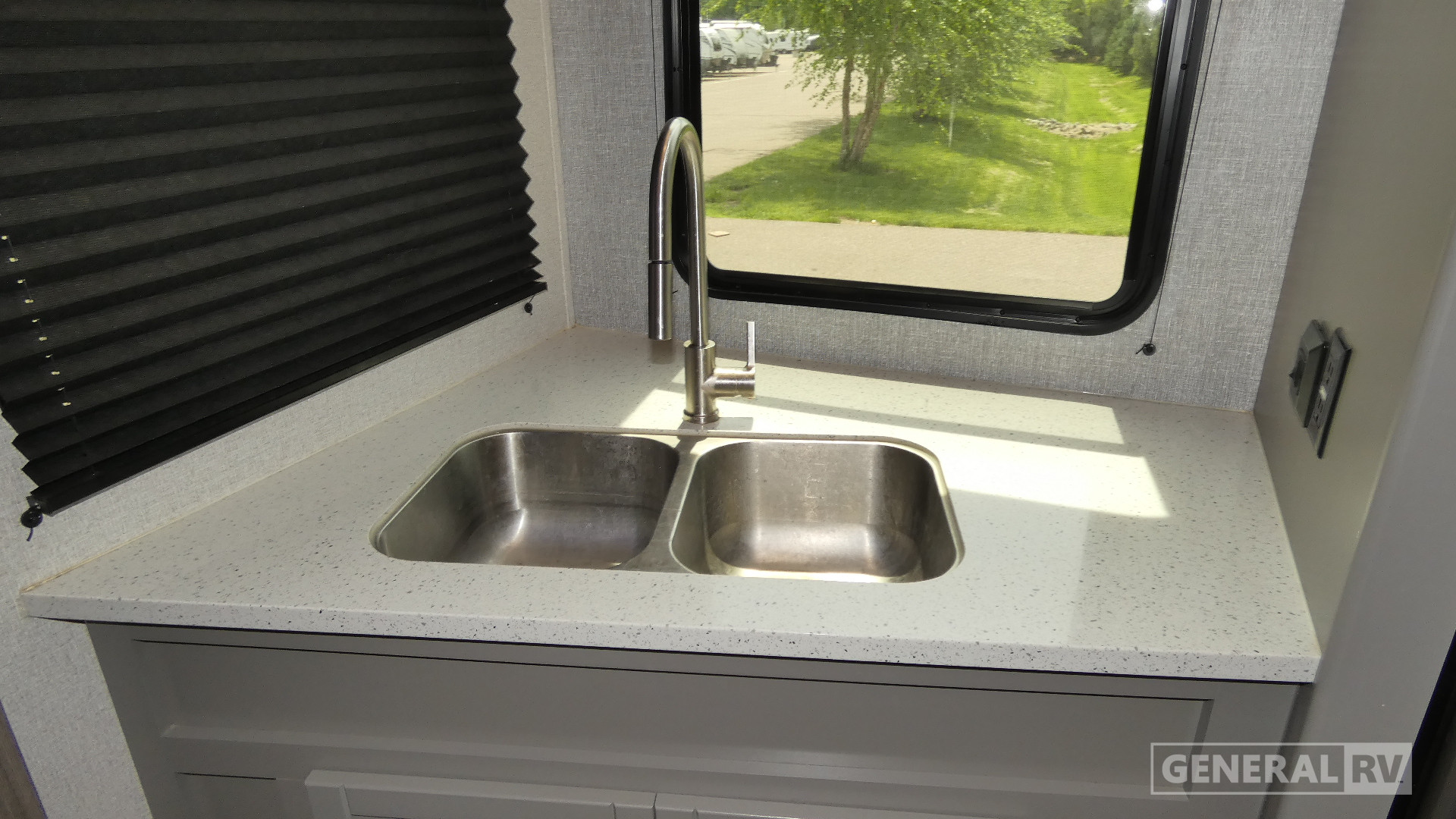 2020 CrossRoads Volante 5th Wheel VL326RK for Sale