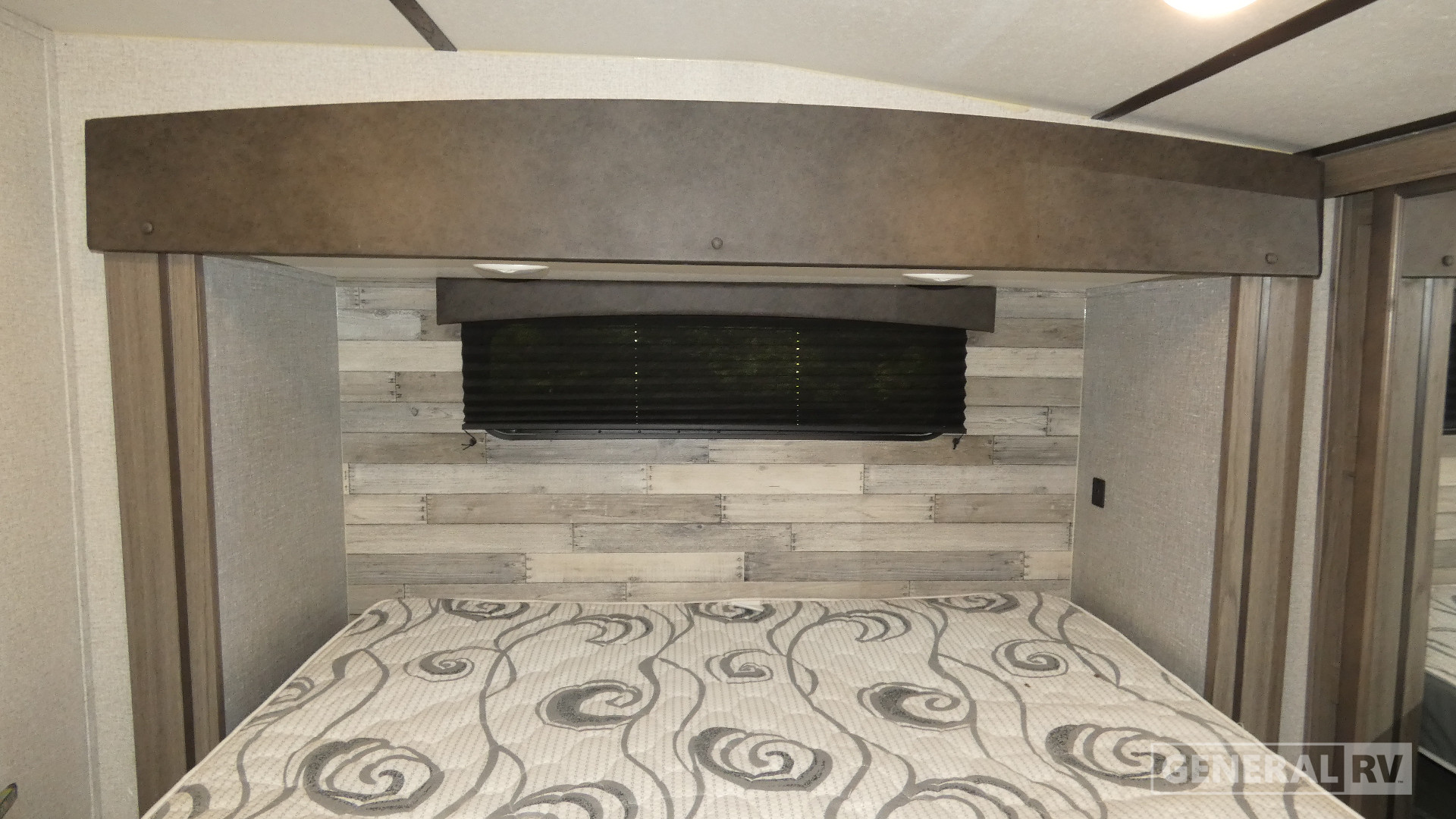 2020 CrossRoads Volante 5th Wheel VL326RK for Sale