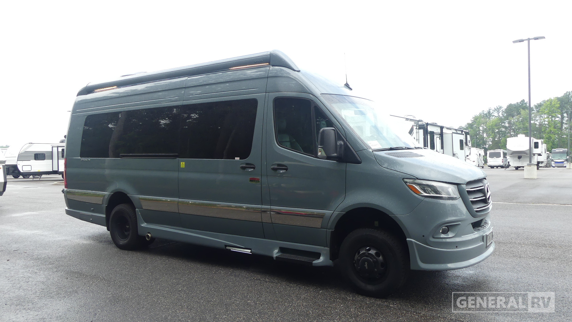 2027 Grech RV Strada-ion Tour AWD Blue Grey
