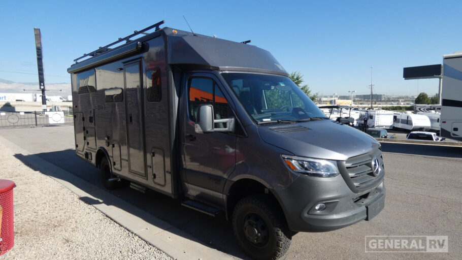 2027 WINNEBAGO 23B