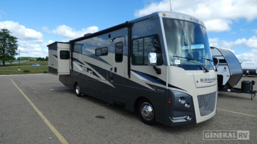 2021 Winnebago Vista 32M