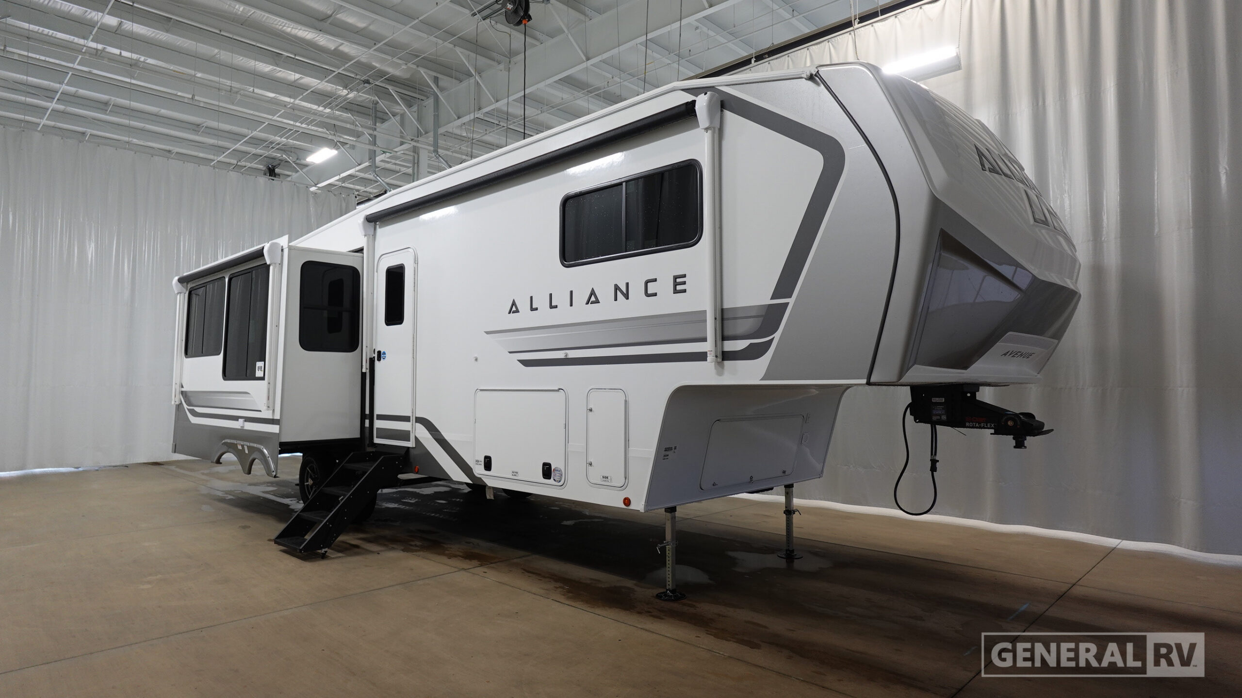 2027 Alliance RV Avenue 32RLS for Sale in North Canton, OH