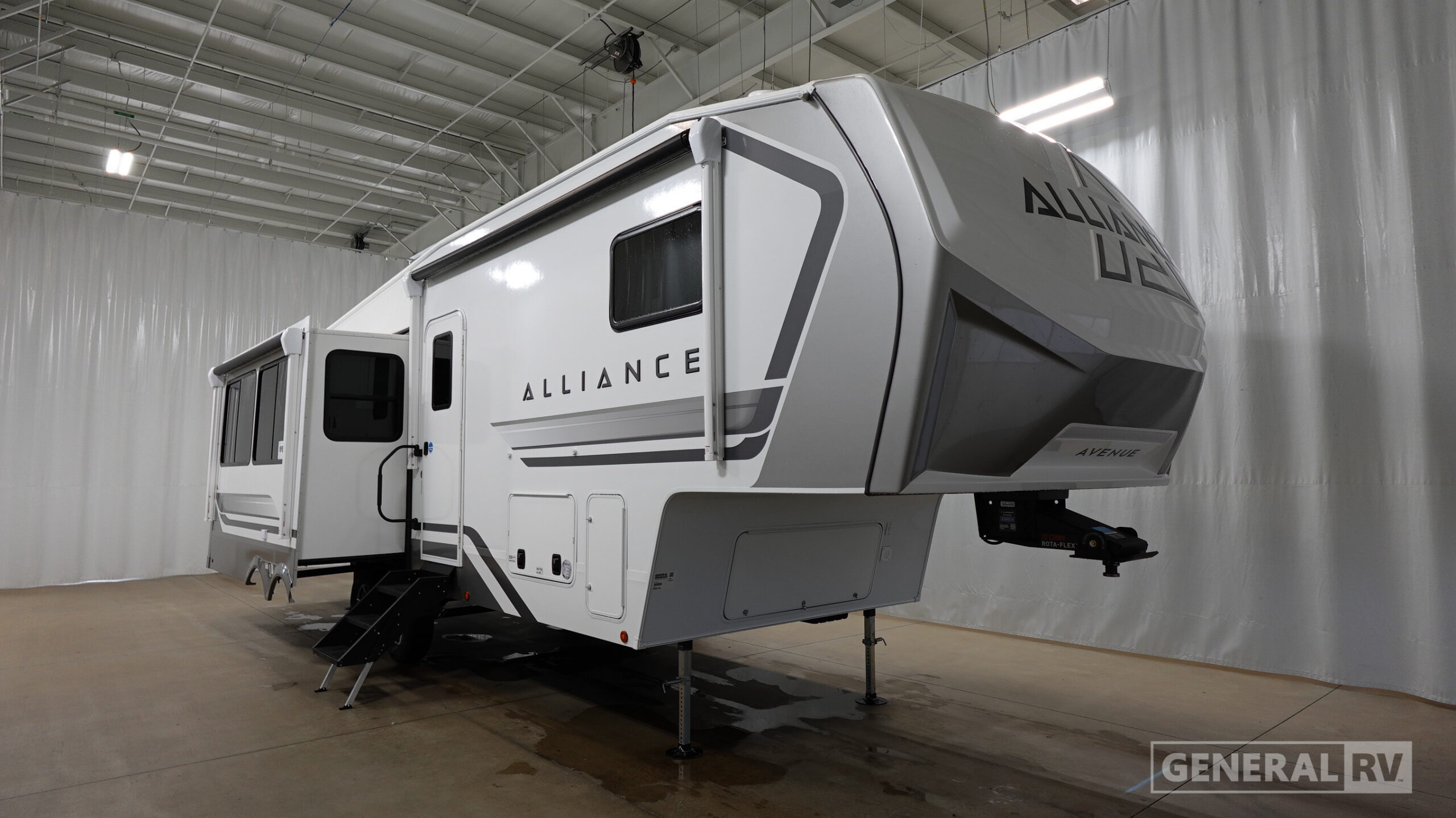 2027 Alliance RV Avenue All-Access Series 29RL for Sale in North Canton, OH