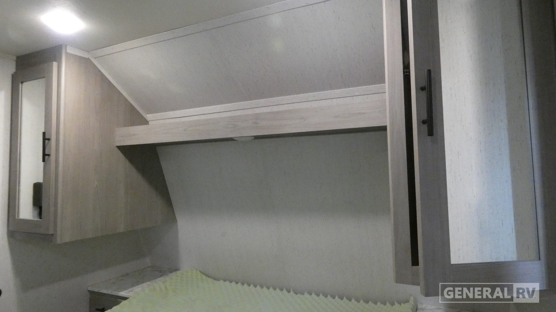 Used 2021 Dutchmen Coleman Lantern 263BH for sale in Birch Run, MI